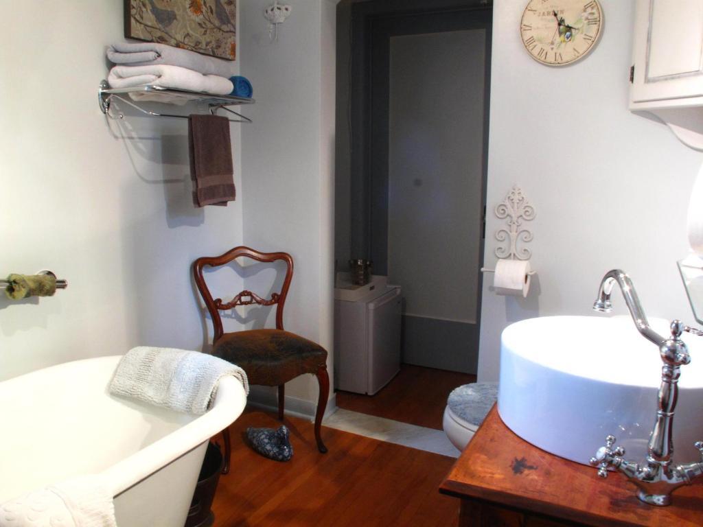 Omstead'S On Erie B&B Wheatley Bilik gambar