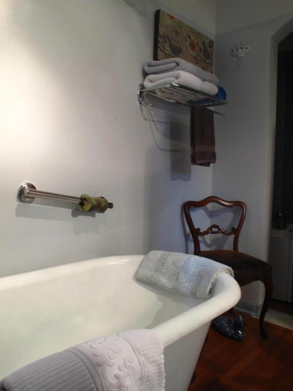 Omstead'S On Erie B&B Wheatley Bilik gambar
